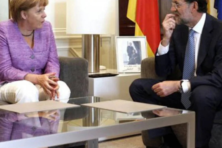 Rajoy recebe Angela Merkel: "Conversamos sobre o que a Espanha lançou, mas não evocamos nenhuma das possíveis condições" econômicas, afirmou Merkel (©AFP / Andrea Comas)