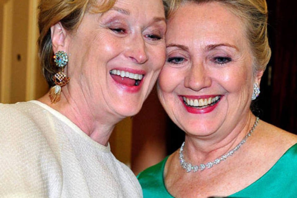 Hillary Clinton estreia no Twitter com muito bom humor