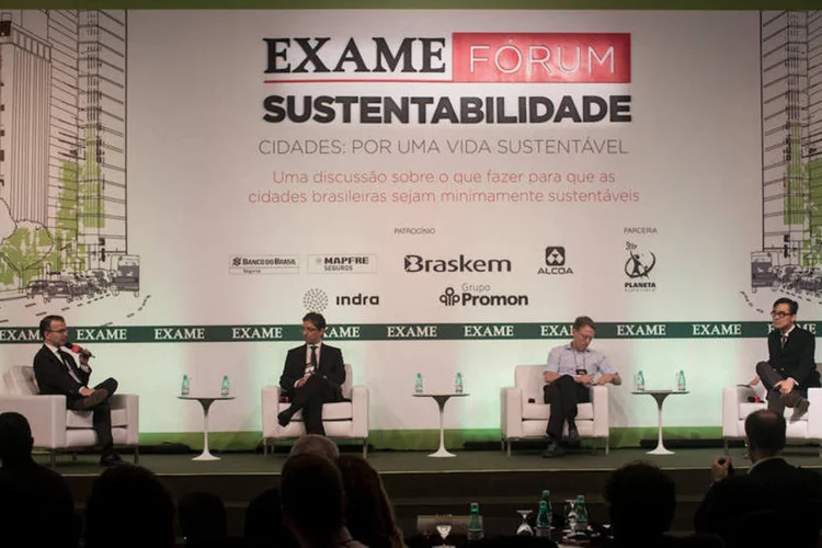 André Lahoz, diretor de redação de EXAME.com, Fernando de Mello Franco, secretário de desenvolvimento urbano, 
Marcos Lisboa, economista e vice-presidente do Insper e Philip Yang, fundador do Instituto Urbem
 (Lela Beltrão / EXAME)