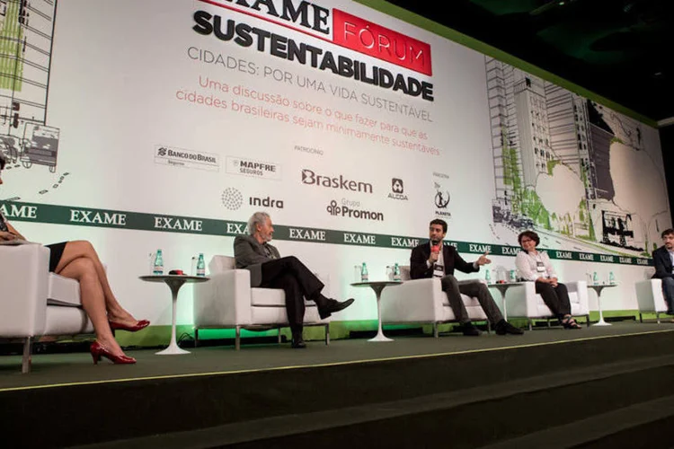 
	 Ana Luiza Herzog, editora da revista EXAME, Oded Grajew, da Rede Nossa S&atilde;o Paulo, Miguel Lago, do Meu Rio, Maria do Socorro Mendon&ccedil;a, do Instituto Nossa Ilh&eacute;us e Juliano Seabra, da Endeavor
 (Lela Beltrão / EXAME)
