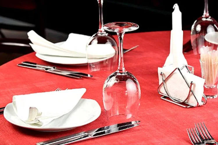 
	Mesa de restaurante: descumprimento da regra implicar&aacute; multa de R$ 100
 (Creative Commons/Flickr/starush)