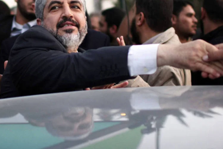 O líder do Hamas, Khaled Meshaal: na sua chegada, sexta-feira, Meshaal chorou ao beijar a terra palestina pela primeira vez desde que tinha 11 anos (REUTERS)