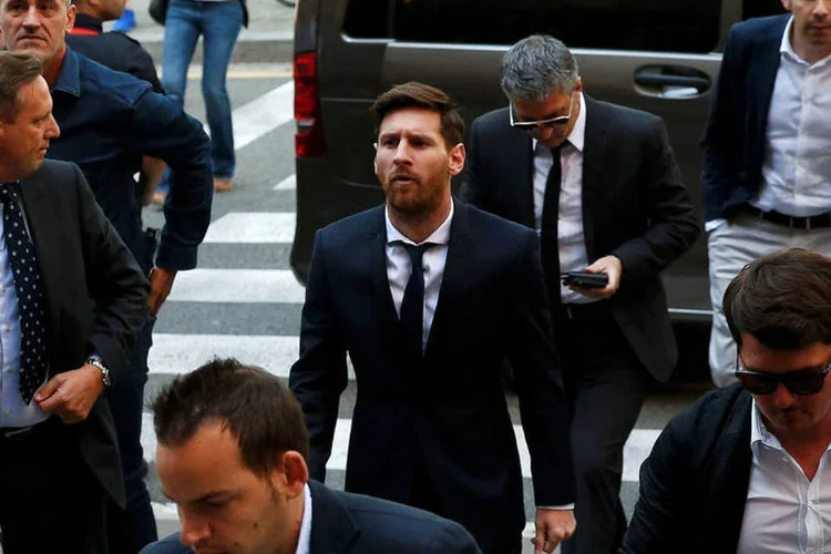 
	Messi: o craque foi isento, mas a acusa&ccedil;&atilde;o contra o pai foi mantida, assim como o pedido de um ano e meio de pris&atilde;o
 (Albert Gea / Reuters)