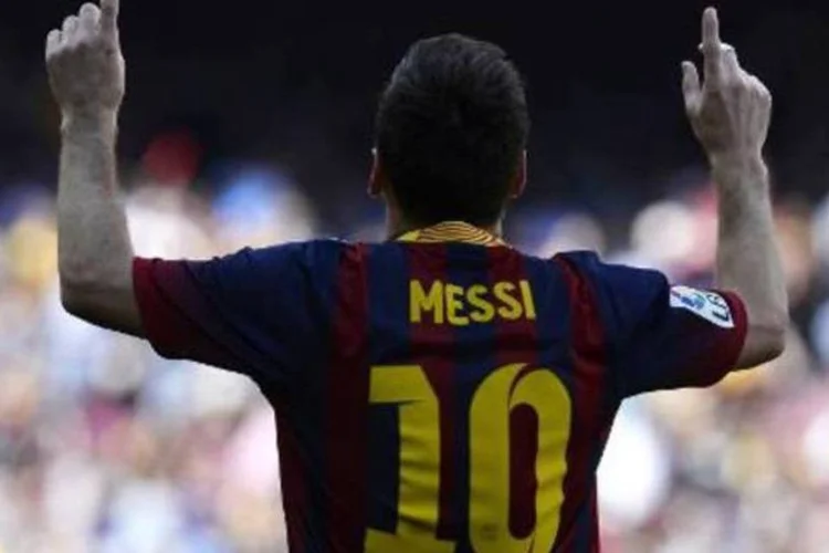
	Lionel Messi comemora gol do Barcelona: equipe&nbsp;n&atilde;o divulga termos do novo contrato, mas, segundo imprensa espanhola, Messi deve passar a ser o jogador de futebol mais bem pago do planeta
 (AFP)