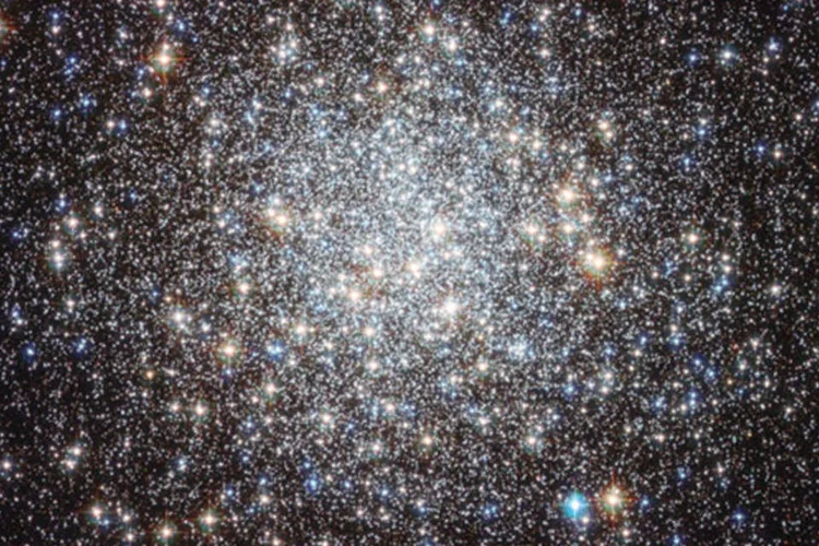 
	Ao clicar em uma das estrelas, servi&ccedil;o mostra a localiza&ccedil;&atilde;o da estrela no c&eacute;u e a sua dist&acirc;ncia da Terra
 (Divulgação/NASA/ESA)