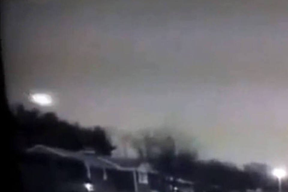 Meteoro ilumina o céu durante a noite no leste dos EUA