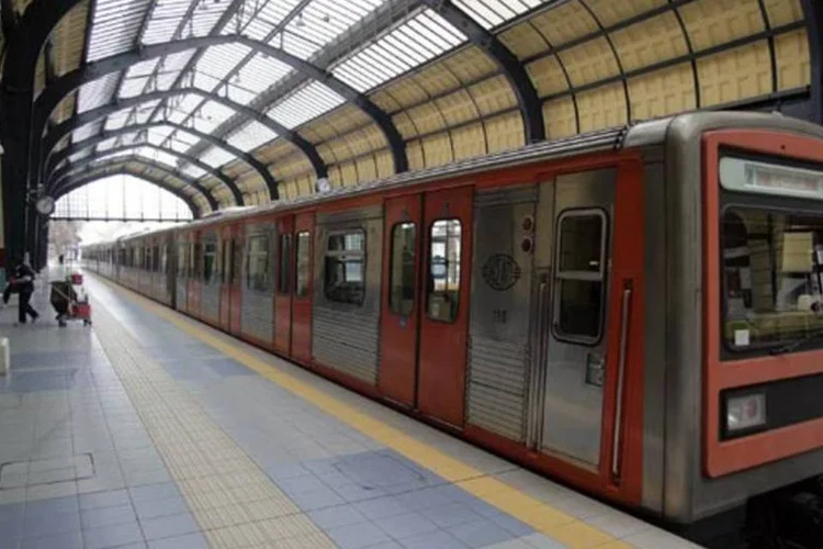 Metrô em Atenas: trabalhadores protestam contra cortes de pessoal e aumento de tarifas (Milos Bicanski/Getty Images)