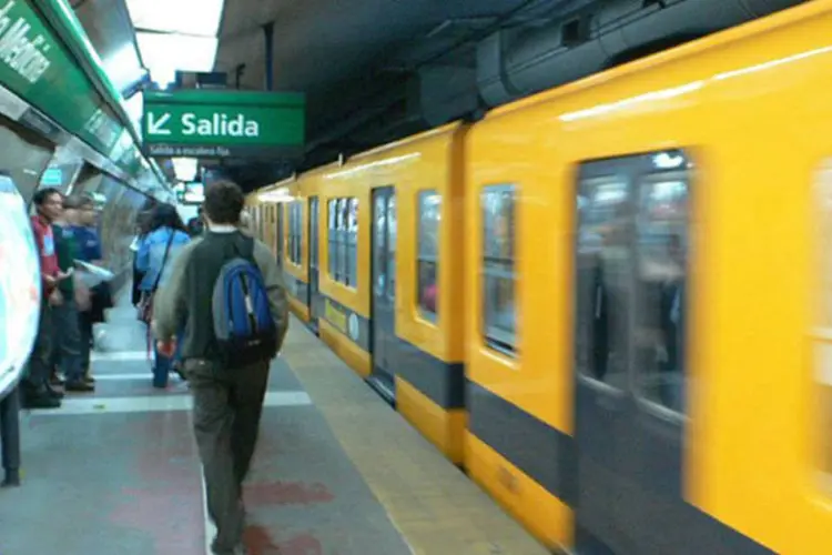 Metrô de Buenos Aires: apesar da conciliação obrigatória imposta pelas autoridades da capital argentina, os funcionários do transporte subterrâneo entram no sétimo dia consecutivo de greve (Wikimedia Commons)