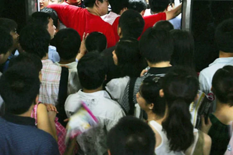 
	Metro lotado: p&aacute;ginas v&ecirc;m atraindo a aten&ccedil;&atilde;o da pol&iacute;cia, que pretende identificar e prender os respons&aacute;veis por criar sites ou publicar neles relatos pessoais de abuso de mulheres
 (Getty Images)