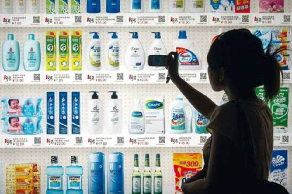 Metrô na China: supermercados estão instalando gôndolas que permitem comprar pelo celular e receber em casa (Shqnb/Latinstock)