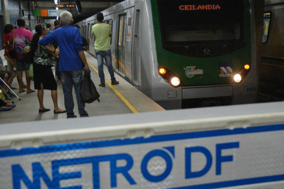 Greve obriga metrô a parar trens e fechar estações no DF