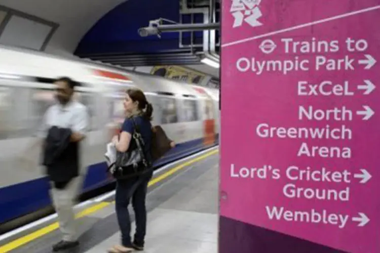 Problemas no metrô em Londres:  falhas de sinalização ocorreram nesta manhã na linha do metrô Central, que conecta o centro de Londres ao parque olímpico de Stratford (Fabrice Coffrini/AFP)