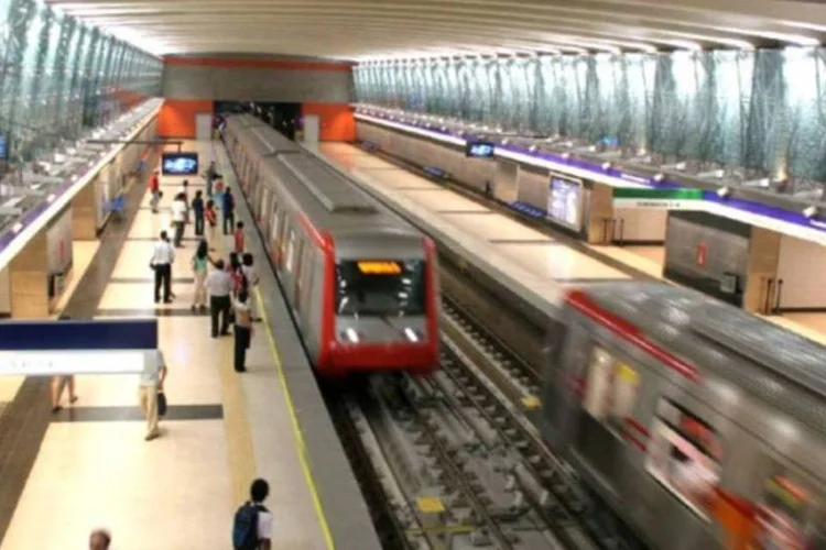 
	Metr&ocirc; em Santiago: pelo menos 28 bombas explodiram na regi&atilde;o neste ano
 (Fernando Varas/Wikimedia Commons)