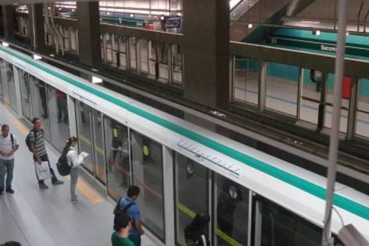 Uma das estações do metrô de São Paulo: demanda histórica é atribuída ao fim de semana prolongado (.)