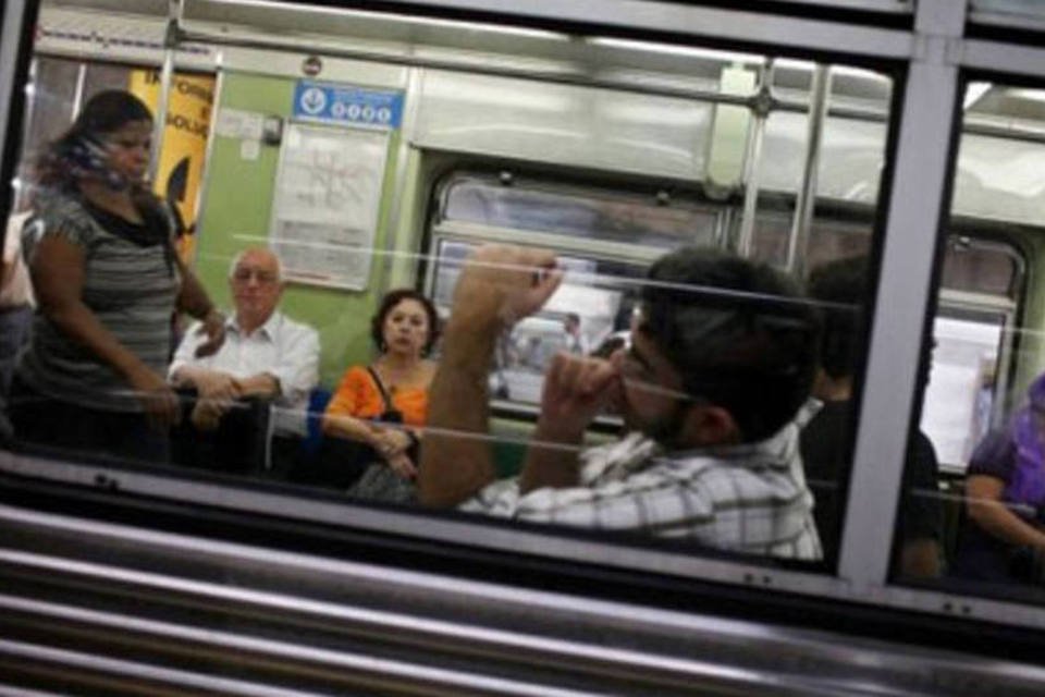 Renovação do metrô está sendo antecipada pelo governo de São Paulo a um custo total de 2,2 bilhões de dólares (.)