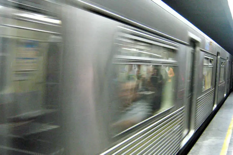 
	Metr&ocirc;: passageiros ficaram confinados das 19h10 &agrave;s 20 horas em trem que apresentou problemas
 (Marcos Santos/USP)