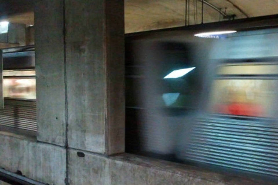 SP: metroviários fazem passeata por aumento salarial