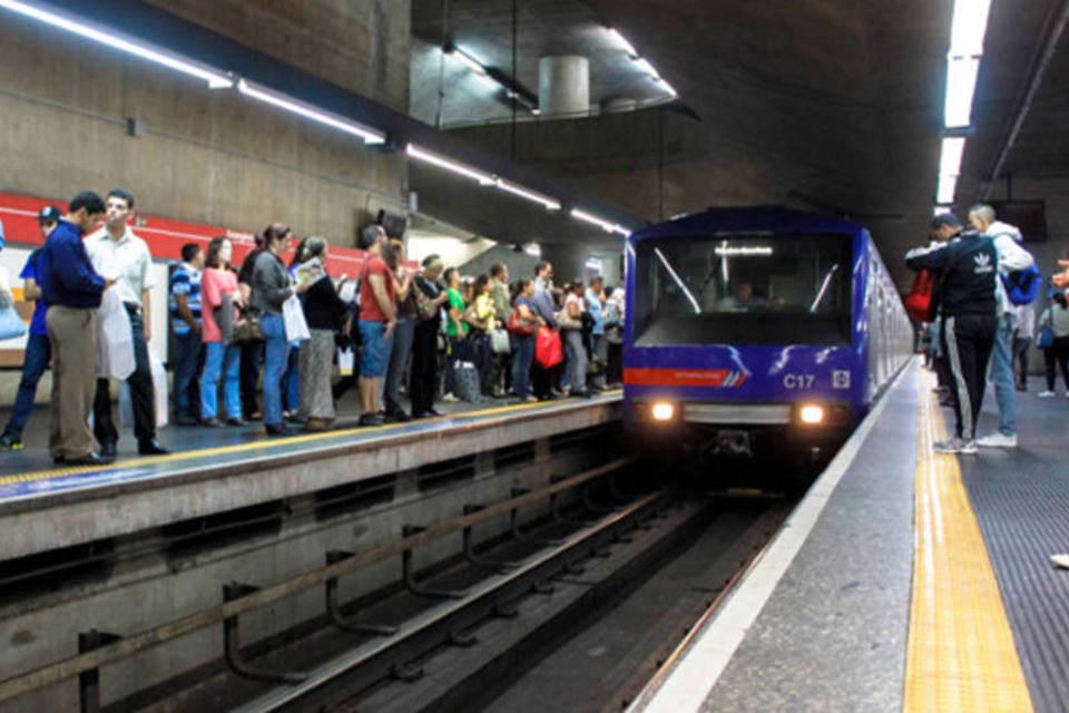 Grupo protesta na estação Sé contra assédio no Metrô