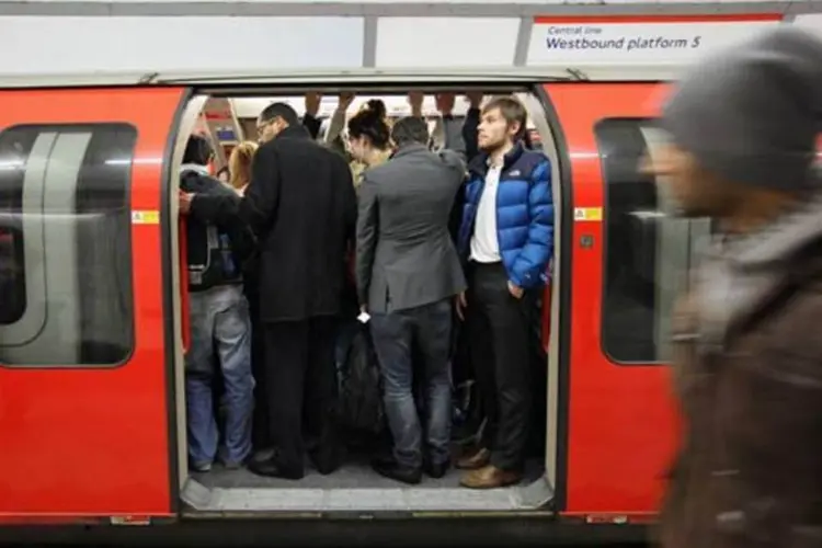 
	Metro de Londres lotado: todas as linhas do metr&ocirc;, que diariamente s&atilde;o utilizadas por tr&ecirc;s milh&otilde;es de pessoas, foram afetadas pela greve
 (Getty Images)