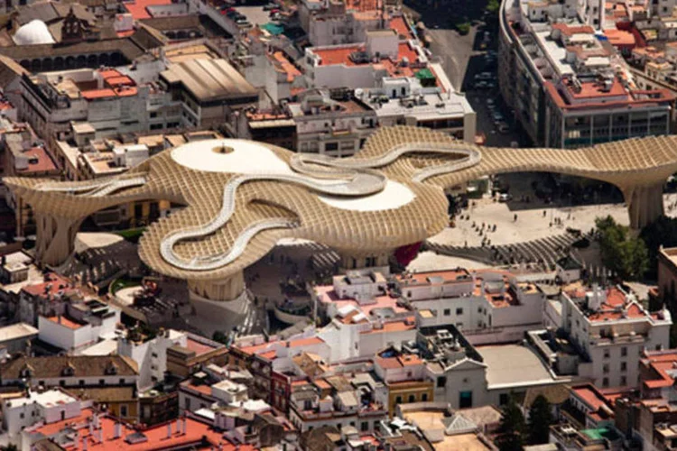 Metropol Parasol é uma das maiores estruturas de madeira do mundo (Fernando Alda/J.MayerH.)