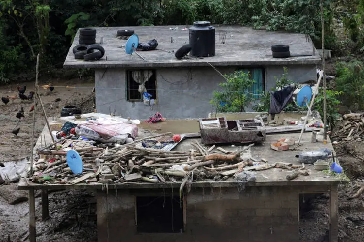 
	Tempestade: em Veracruz a apura&ccedil;&atilde;o oficial contabilizou outros 6.300 im&oacute;veis danificados e 32.500 afetados
 (Henry Romero / Reuters)