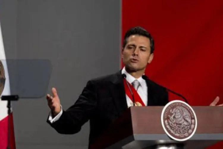 Enrique Peña Nieto em seu primeiro discurso como presidente, no palácio Nacional (©AFP / Yuri Cortez)