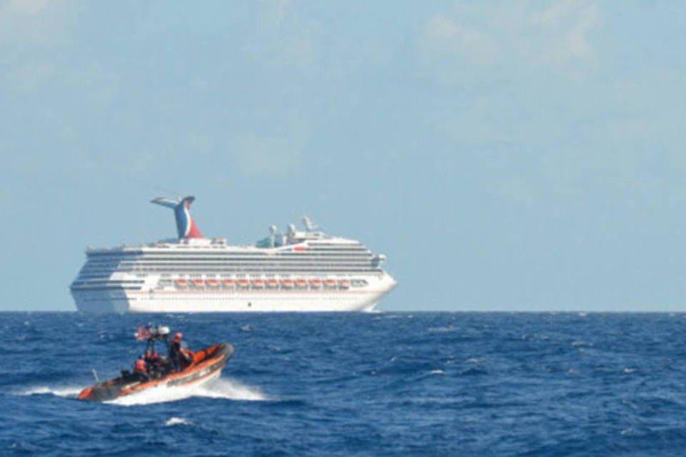 Navio com 4.200 tripulantes fica à deriva no Golfo do México