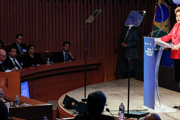
	Dilma discursa a empres&aacute;rios em Nova York: a presidente conseguiu escapar da imprensa e andar normalmente por Nova York, como se fosse uma turista qualquer
 (Roberto Stuckert Filho/PR)