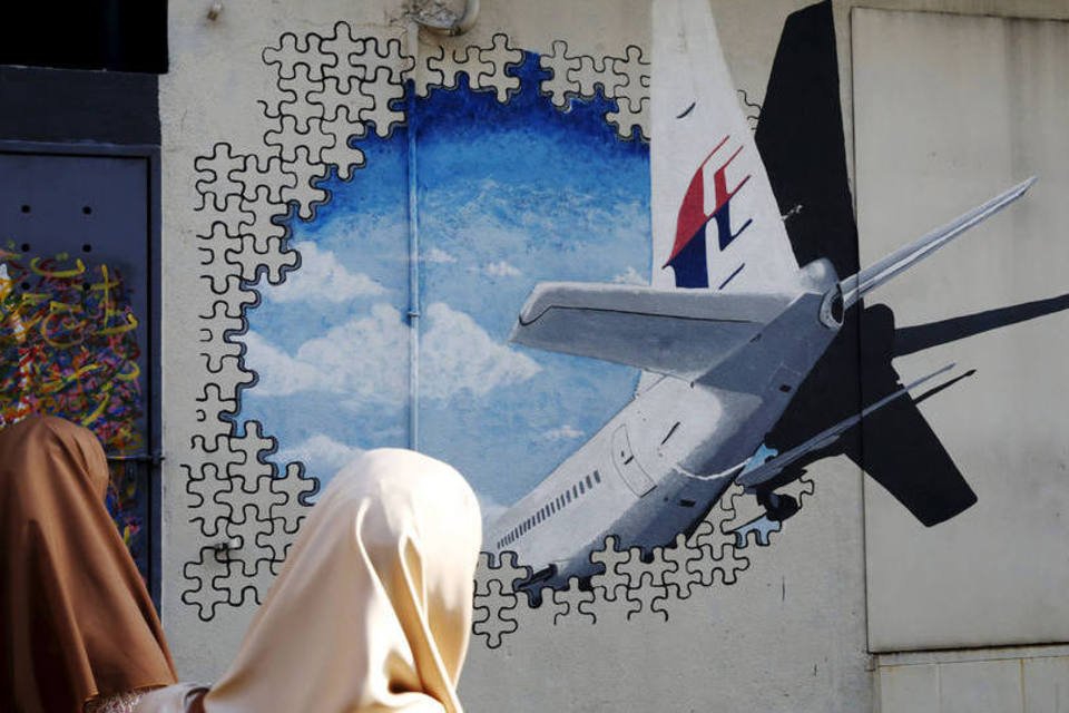 Famílias de vítimas do MH370 apresentam ação judicial
