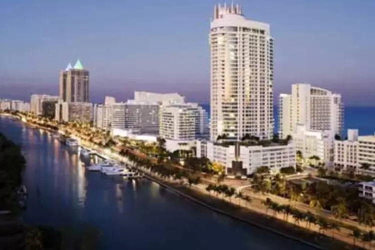 Miami, nos EUA, é um dos destinos preferidos dos brasileiros para compras (.)
