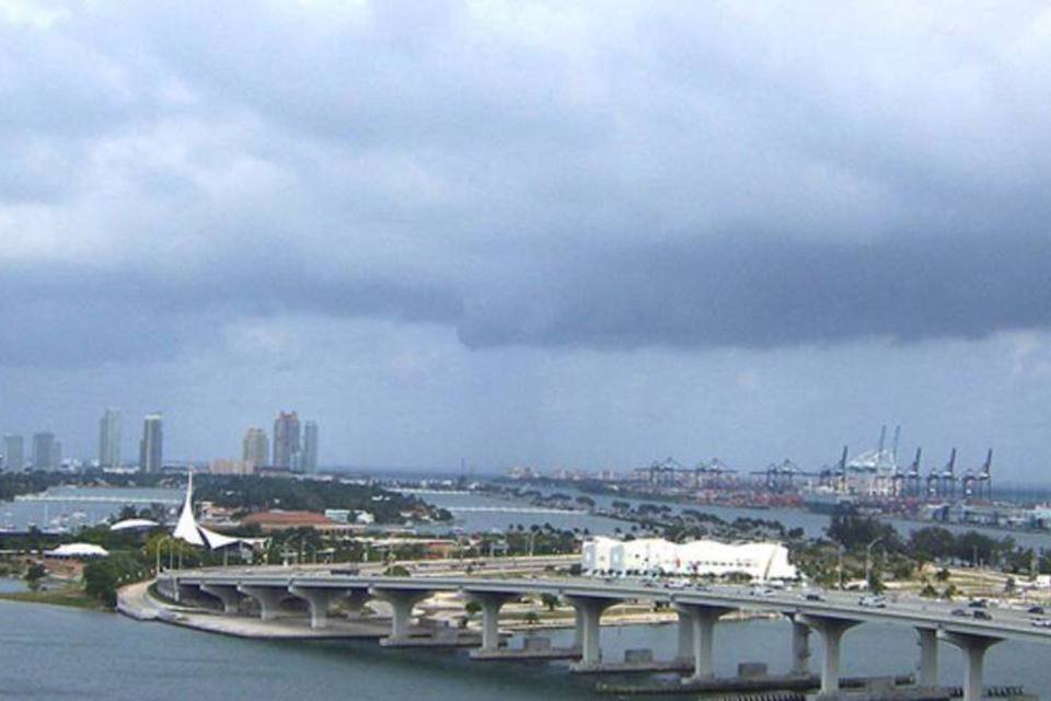 Naufrágio perto de Miami deixa 4 mortes