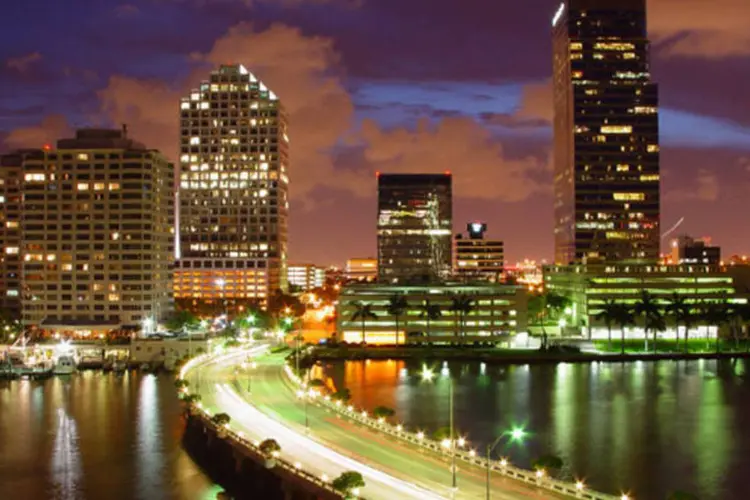 
	Miami: cidade &eacute; um dos locais que mais atrai brasileiros &agrave; procura de um im&oacute;vel para comprar nos EUA&nbsp;
 (Ali Seifert/ Stock Exchange/Thinkstock)