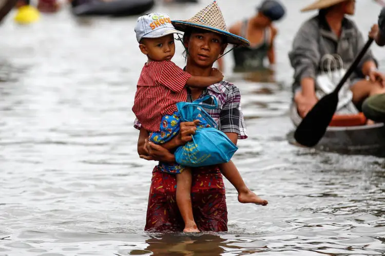 
	Inunda&ccedil;&otilde;es: as inunda&ccedil;&otilde;es est&atilde;o atingindo seis regi&otilde;es e tr&ecirc;s estados de Mianmar
 (Soe Zeya Tun/Reuters)