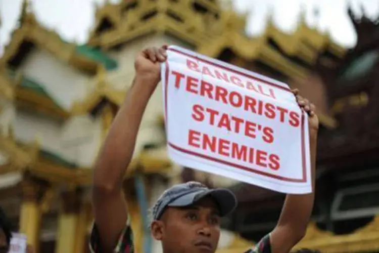 Manifestação contra a violência entre budistas e muçulmanos em Mianmar: os muçulmanos representam oficialmente 4% da população contra 89% de budistas (Soe Than Win/AFP)