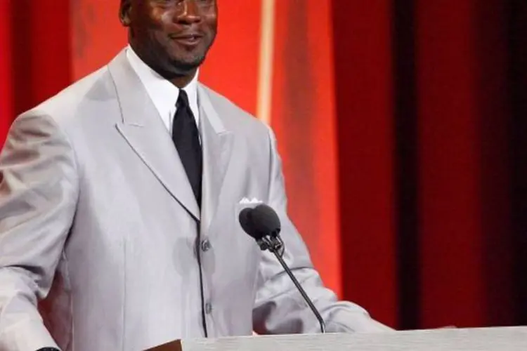 
	Michael Jordan: recentemente, Jordan foi expulso de outro clube de golfe por usar cal&ccedil;as&nbsp;&quot;cargo&quot;&nbsp;(com amplos bolsos laterais)
 (Jim Rogash/Getty Images)