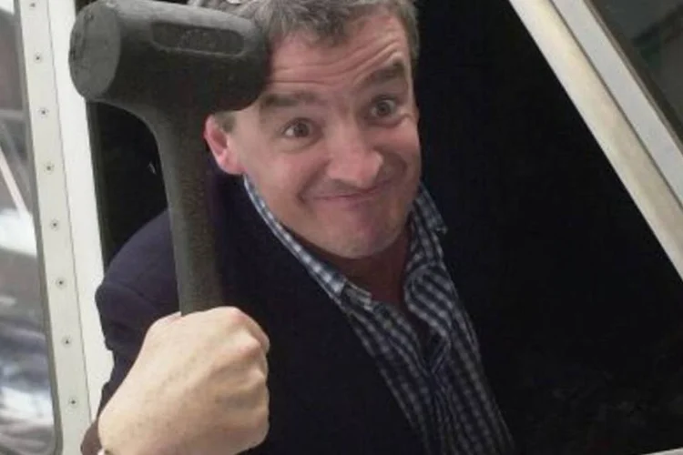 Para Michael O&#039;Leary, as aéreas economizariam uma ´fortuna` sem copilotos (.)