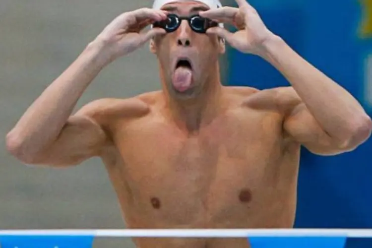 Michael Phelps é nadador pelos Estados Unidos nos Jogos Olímpicos de Londres: O astro americano completou os primeiros 50 metros em sétimo lugar (David Gray/Reuters)