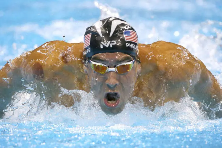 
	Phelps: ele liderou durante a maior parte da semifinal de segunda-feira at&eacute; ser superado nos &uacute;ltimos 25 metros pelo h&uacute;ngaro Tamas Kenderesi
 (David Gray / Reuters)