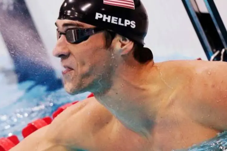 Michael Phelps nadando nas Olimpíadas de 2012 (Tim Wimborne/Reuters)