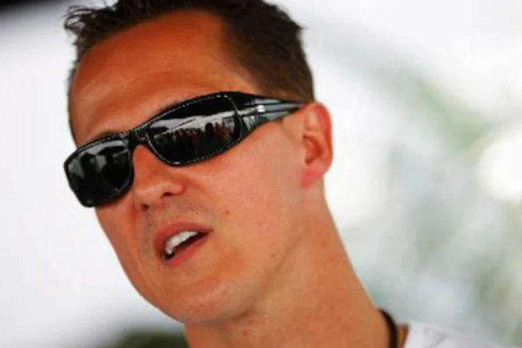 
	Michael Schumacher em 2010: n&atilde;o h&aacute; data para recupera&ccedil;&atilde;o total de ex-piloto
 (Mark Thompson/AFP)