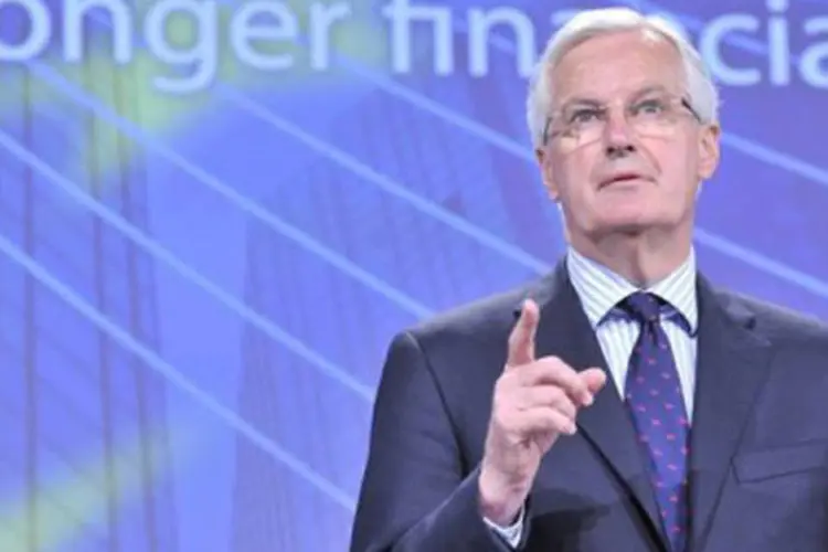 
	O comiss&aacute;rio europeu de mercado interno, Michel Barnier: objetivo &eacute; limitar o risco de cont&aacute;gio dos problemas banc&aacute;rios &agrave; economia
 (Georges Gobet/AFP)