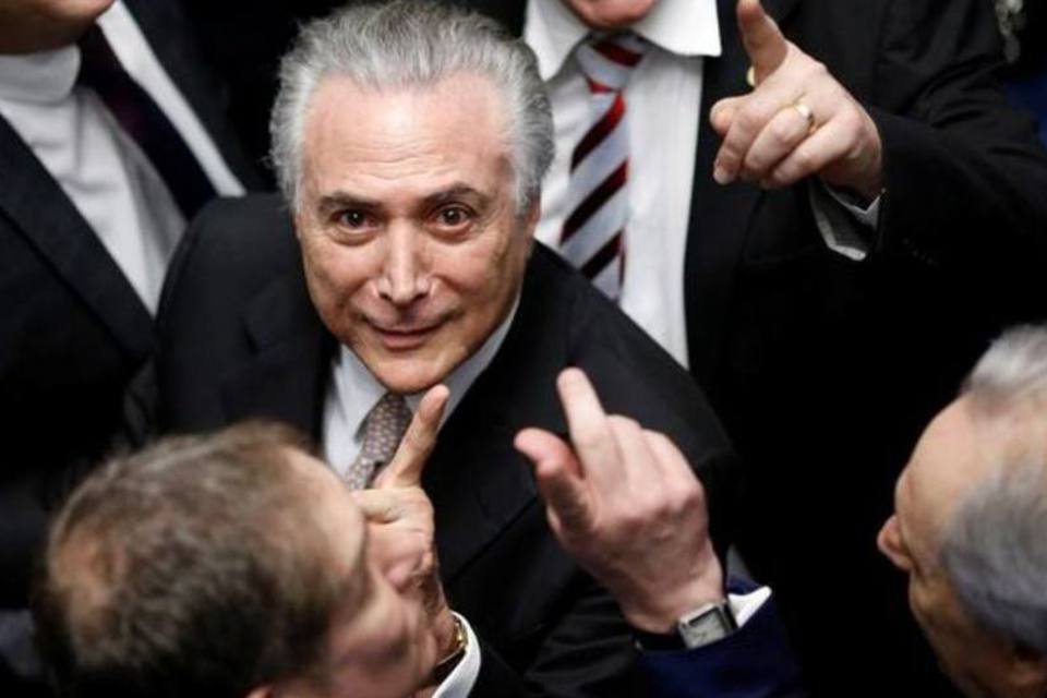 Base pressiona Temer para adiar reforma da Previdência