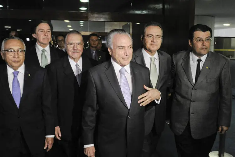 Michel Temer é conduzido até o auditório onde é realizada a Convenção Nacional do PMDB (Marcos Oliveira/Agência Senado)