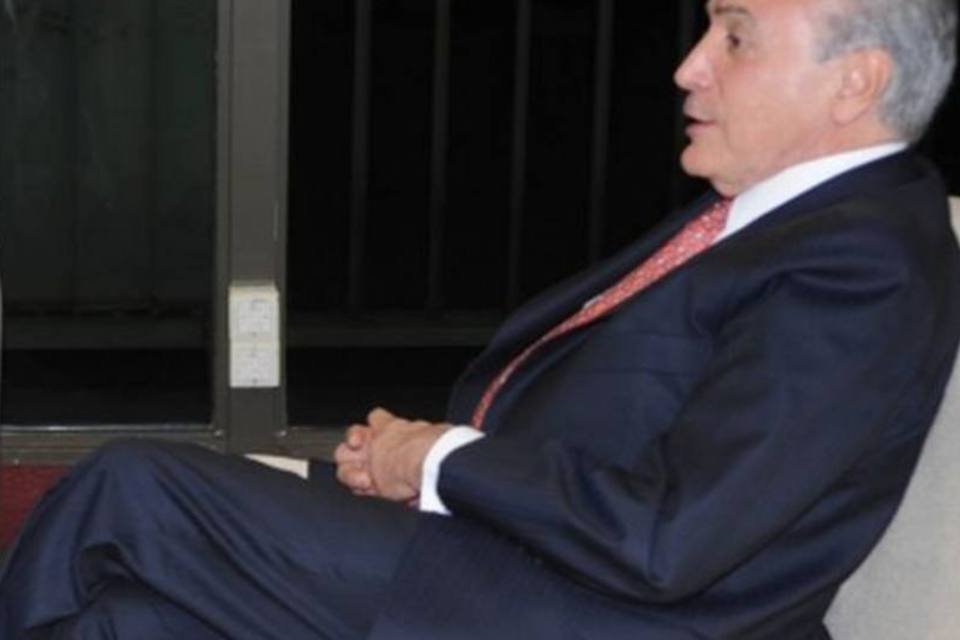 Governo não estuda medidas para enfrentar crise externa
