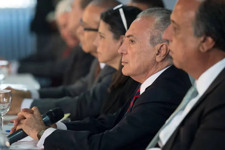 Michel Temer durante reunião do Conselho Nacional do PMDB para discutir a posição do partido na reforma política (Marcelo Camargo/Agência Brasil)