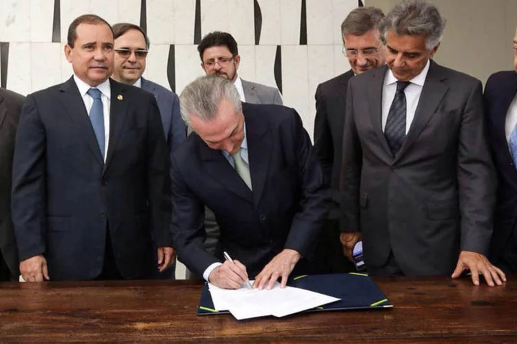 
	Michel Temer: o governo que ele assume interinamente hoje ser&aacute; o primeiro sem ministras desde 1982
 (Marcos Correa / Reuters)