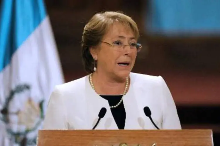 
	Michelle Bachelet: o &iacute;ndice de aprova&ccedil;&atilde;o de dezembro se iguala ao de agosto passado, o menor visto por Bachelet em qualquer um de seus mandatos
 (Johan Ordonez/AFP)