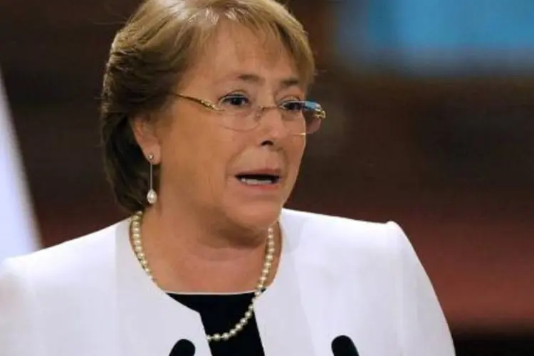 A presidente do Chile, Michelle Bachelet, durante visita a Guatemala: "Pedi a renúncia a todos os meus ministros. Em 72 horas informarei quem fica e quem vai" (Johan Ordóñez/AFP)