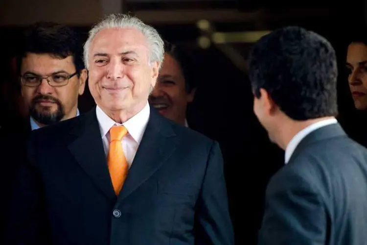 
	Temer: &rdquo;Agora ter&aacute; in&iacute;cio um novo governo. Um novo Brasil, que deve estar unido na busca pela supera&ccedil;&atilde;o da crise e da retomada do crescimento&rdquo;
 (Marcelo Camargo/Agência Brasil)