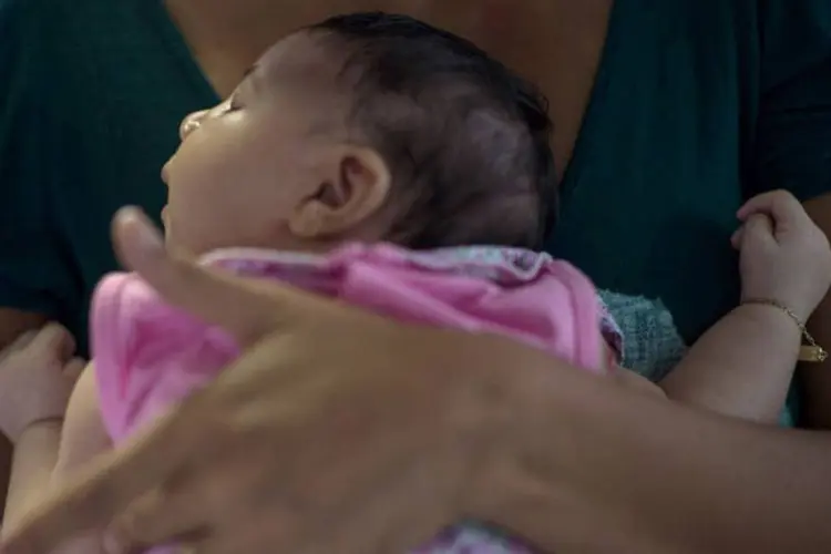 
	Microcefalia: desde julho de 2015, foram 71 casos da s&iacute;ndrome no estado do Rio, sendo 24 compat&iacute;veis com infec&ccedil;&atilde;o por zika
 (Christophe Simon / AFP)